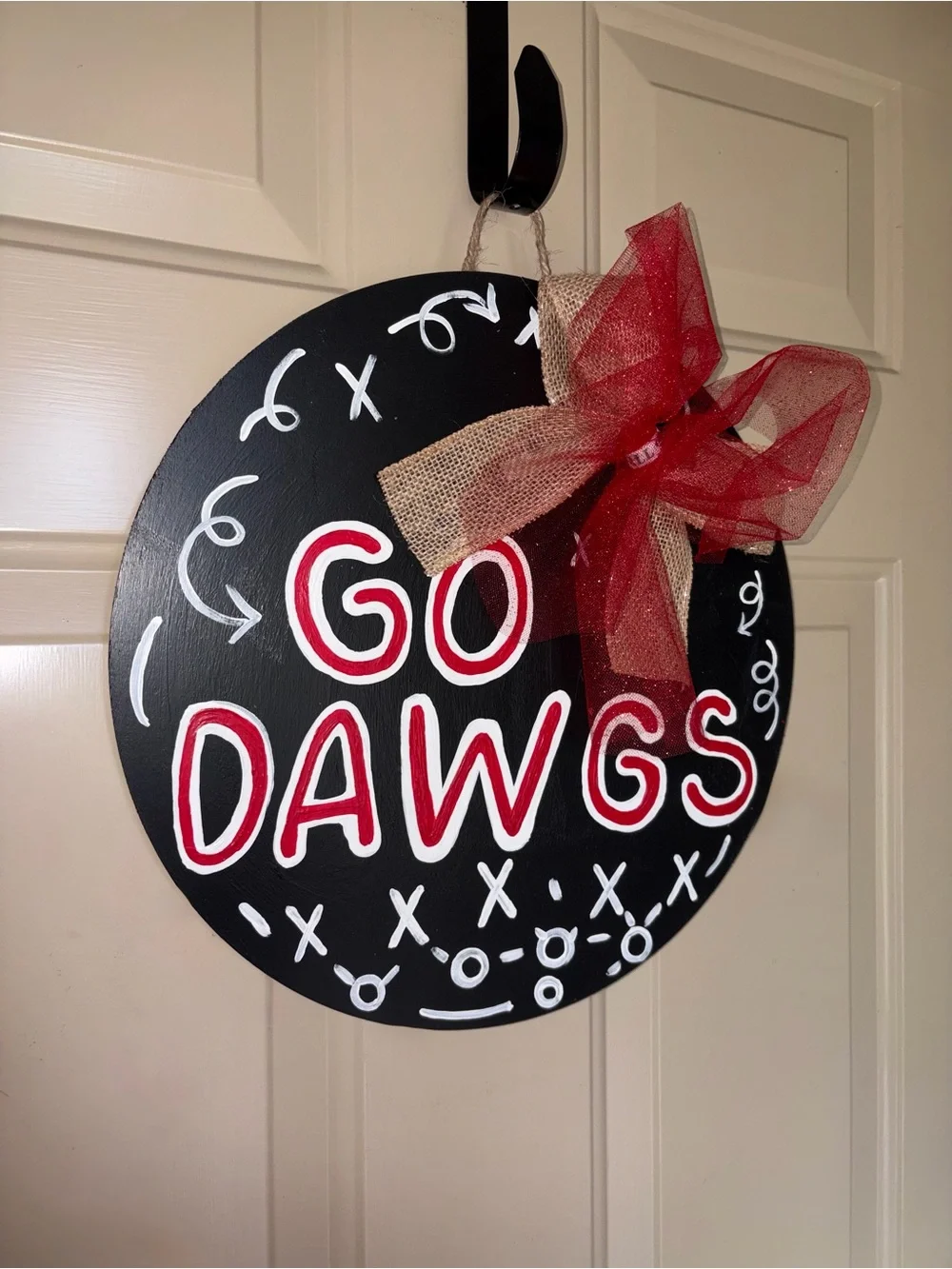 Go Dawgs Round Black & Red Door Hanger